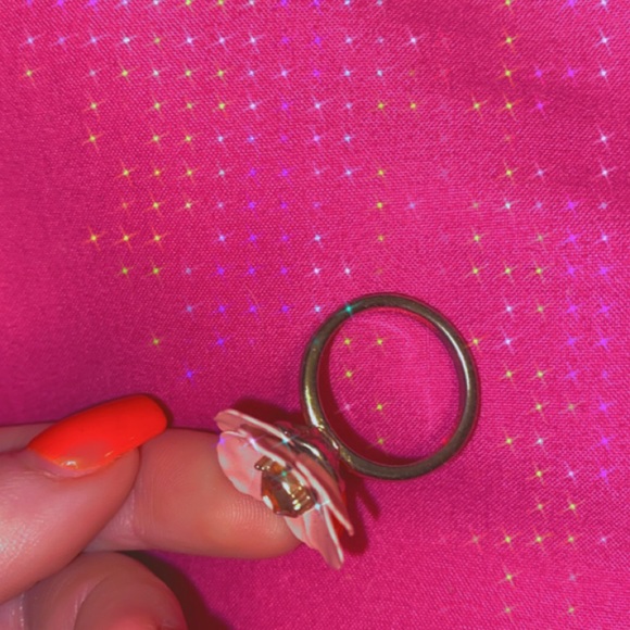 GOLD FLOWER RING!! (BRAND NEW) (dipped gold) - Picture 4 of 4